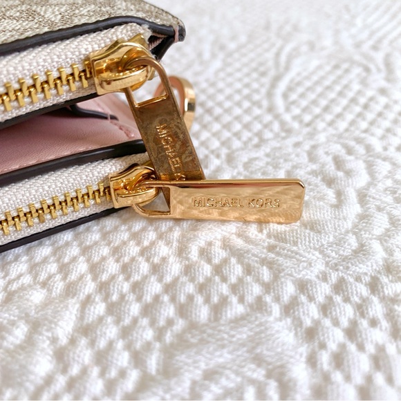 Michael Kors Jet Set Travel Double Zip Wallet - Picture 4 of 12